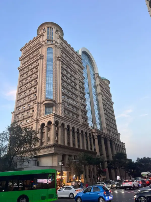 Kirayə verilir 4 otaqlı mənzil 185 m²