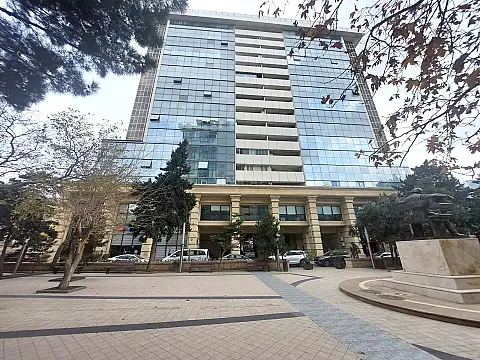 Satılır 3 otaqlı mənzil 110 m² — Bakı 3 otaq 110.00 m²