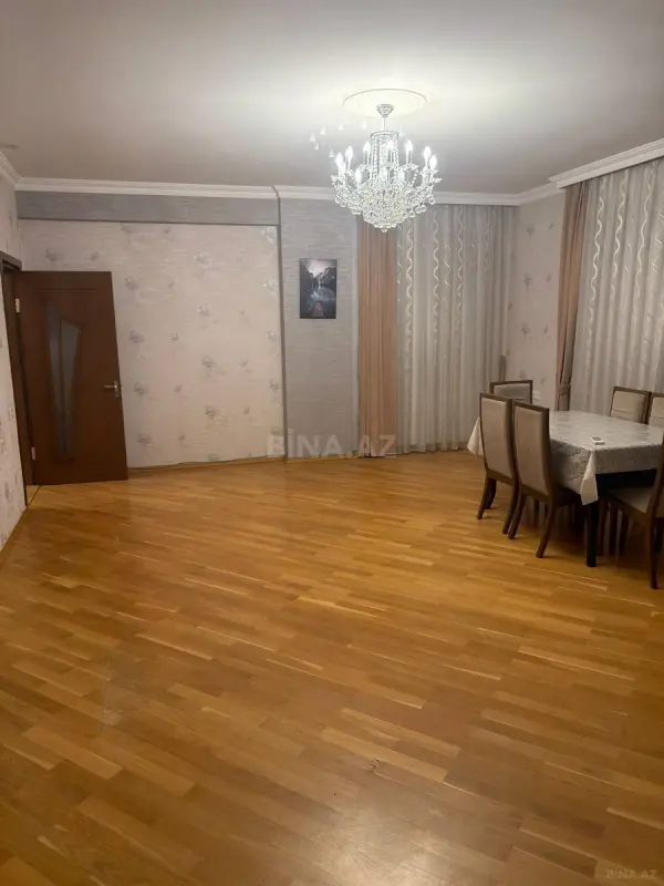 Kirayə verilir 3 otaqlı mənzil 118 m²