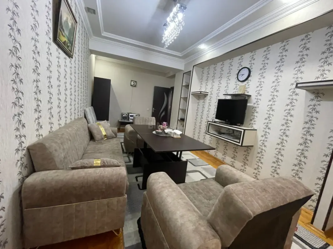 Kirayə verilir 2 otaqlı mənzil 85 m²