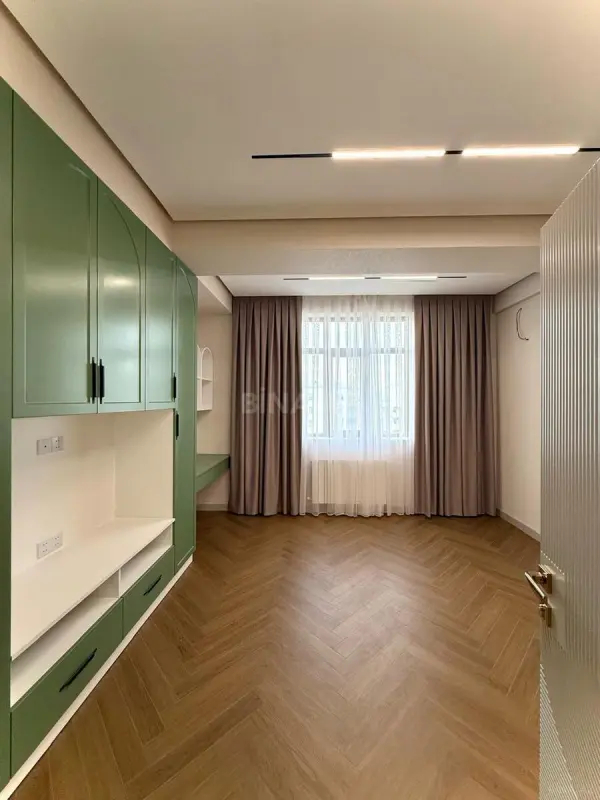 Satılır 4 otaqlı mənzil 155 m²
