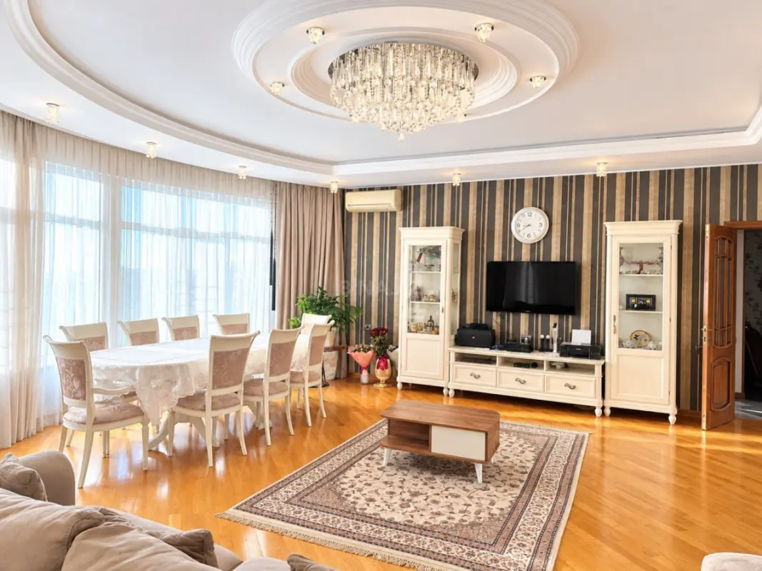 Satılır 3 otaqlı mənzil 162 m²