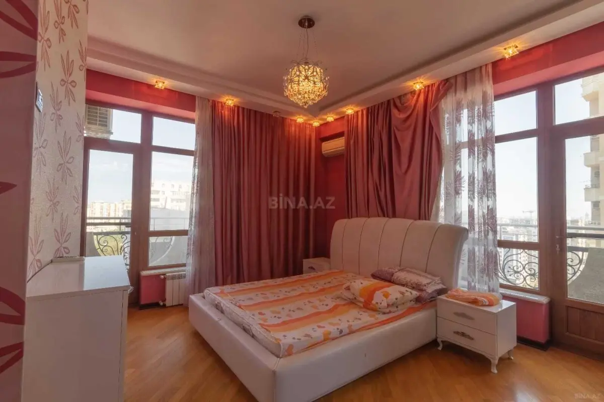 Kirayə verilir 3 otaqlı mənzil 135 m²