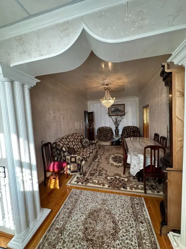 Satılır 5 otaqlı mənzil 120 m²