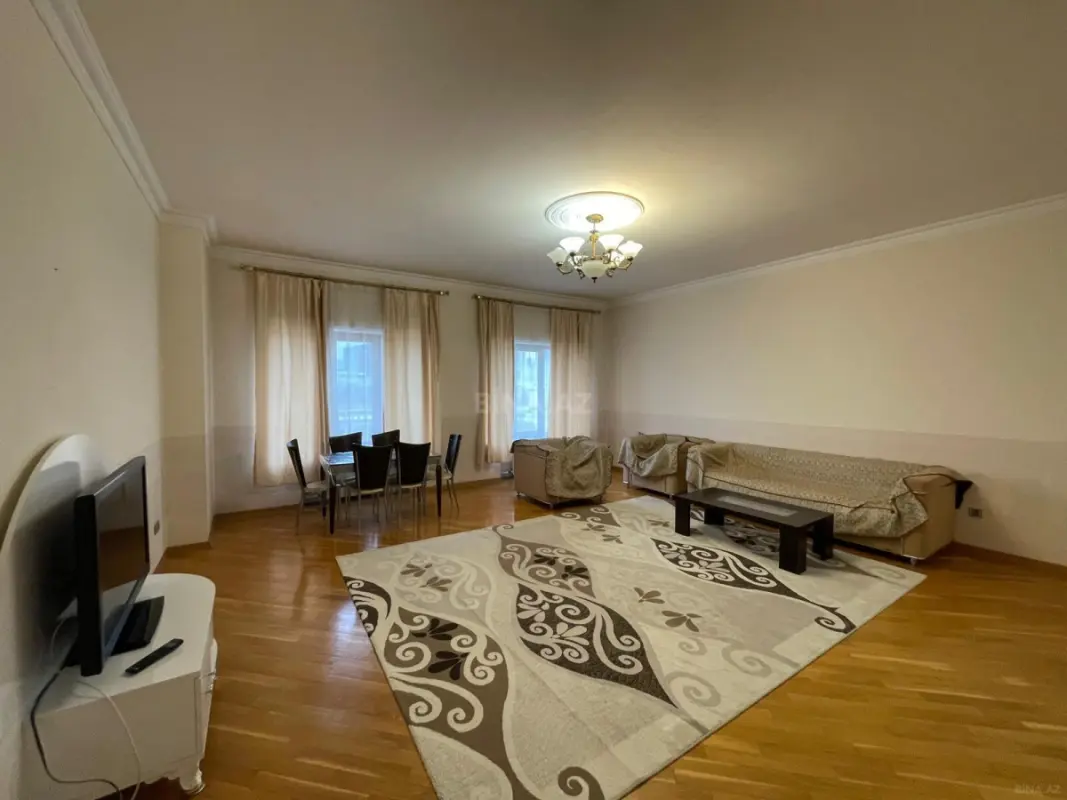 Kirayə verilir 3 otaqlı mənzil 137 m²