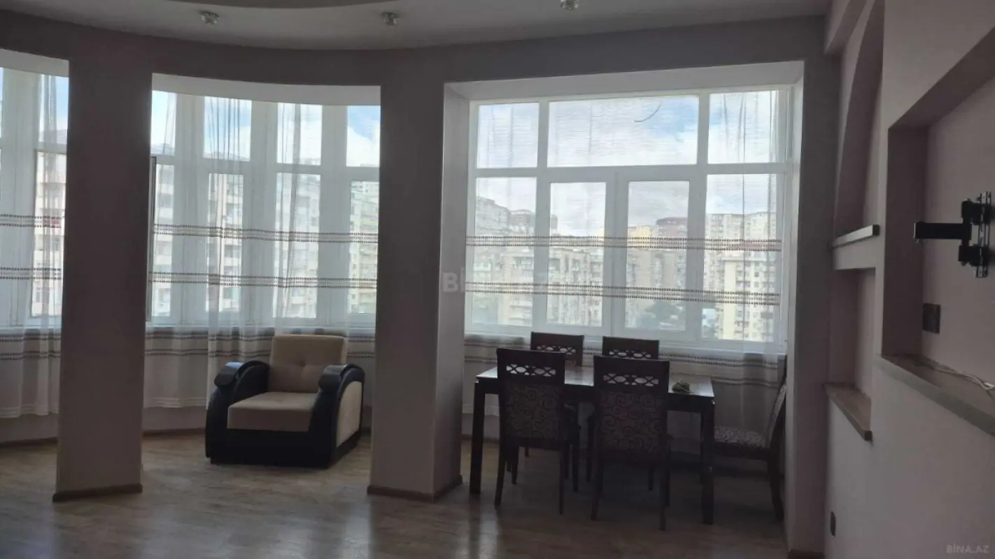 Kirayə verilir 2 otaqlı mənzil 66 m²