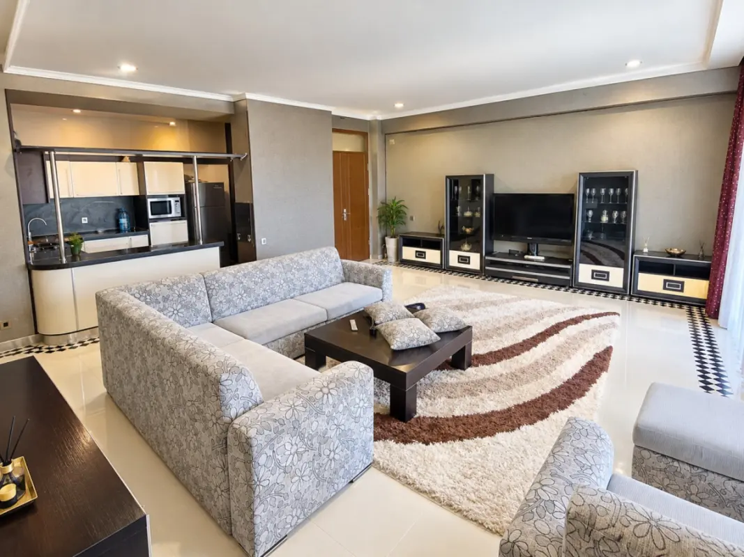 Kirayə verilir 2 otaqlı mənzil 93 m²