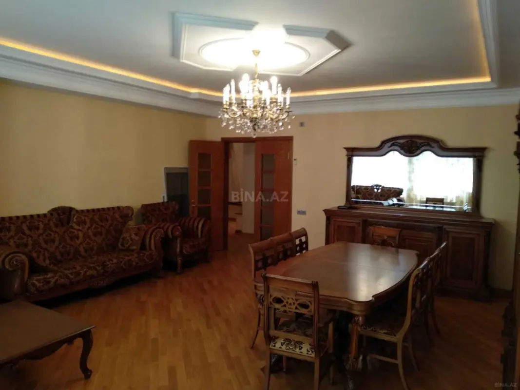 Satılır 4 otaqlı mənzil 202 m²