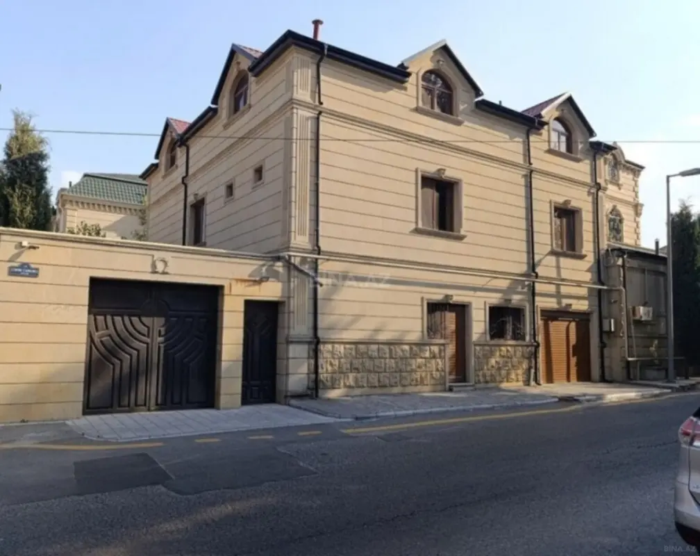 Satılır 14 otaqlı həyət evi 485 m²