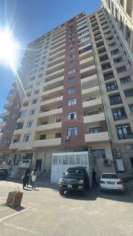 Satılır 3 otaqlı mənzil 145 m²