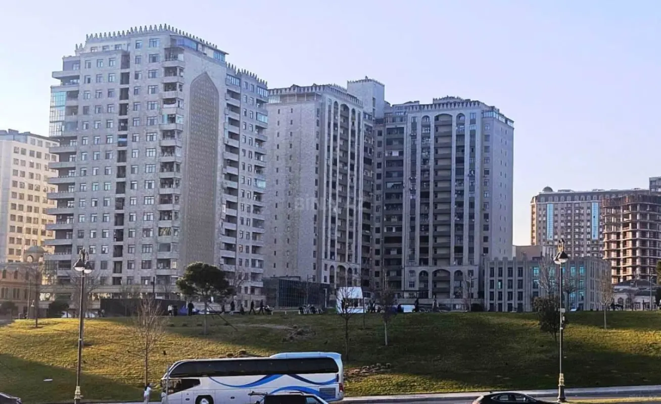 Satılır 2 otaqlı mənzil 92 m²