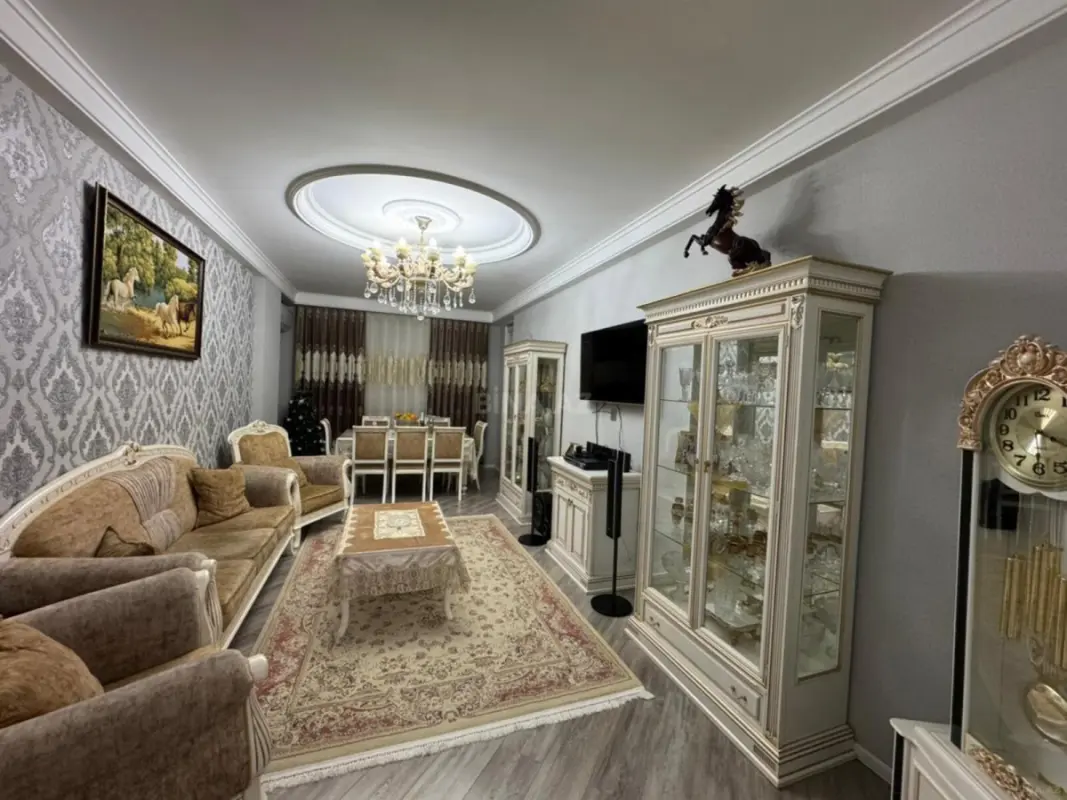 Satılır 4 otaqlı mənzil 130 m²