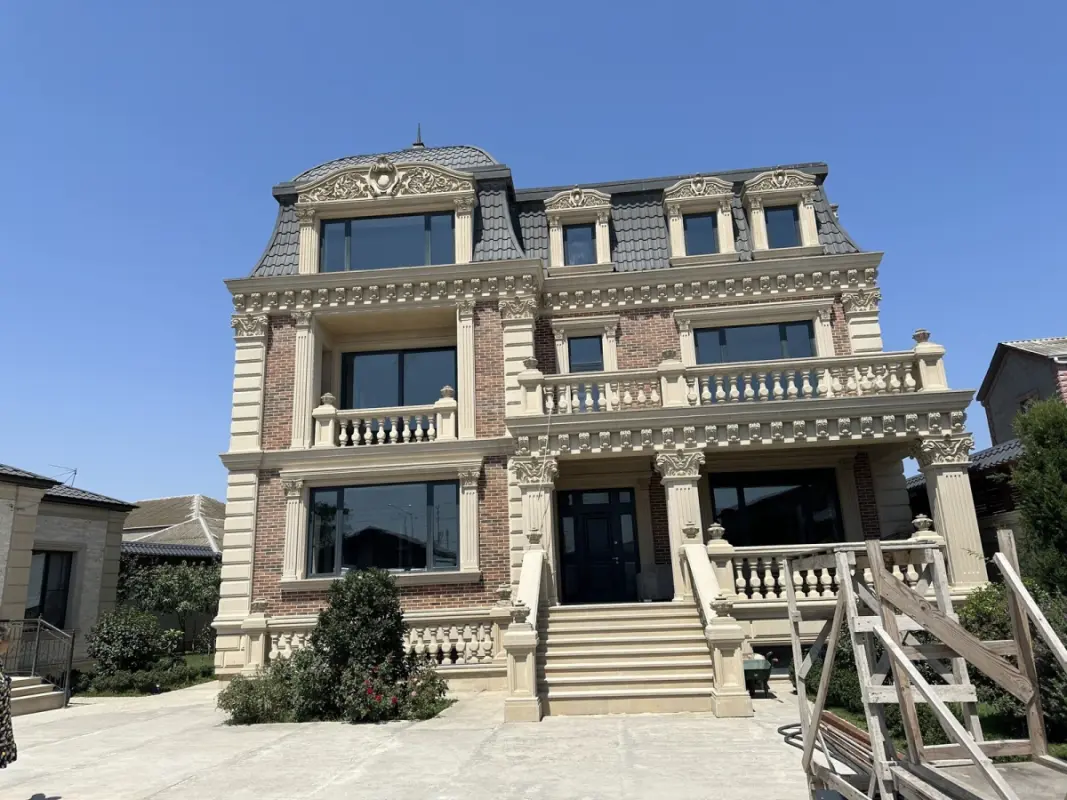 Satılır 8 otaqlı həyət evi 800 m²