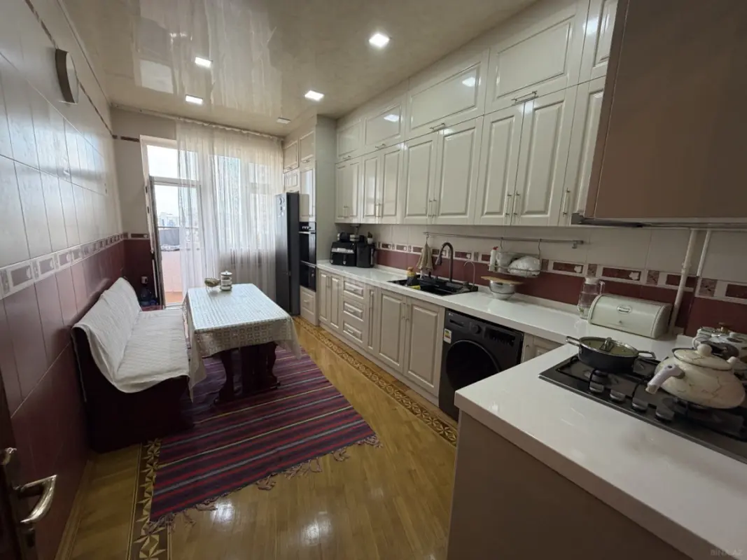 Satılır 4 otaqlı mənzil 150 m²