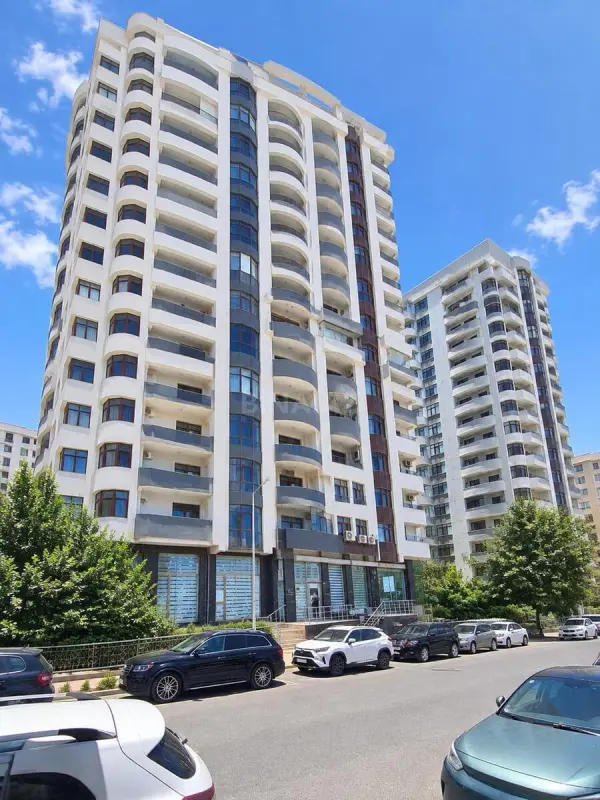 Satılır obyekt 620 m²