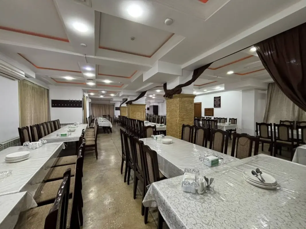 Satılır obyekt 380 m²