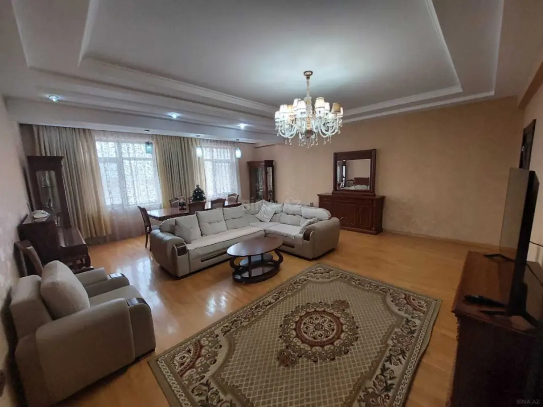 Kirayə verilir 4 otaqlı mənzil 192 m²