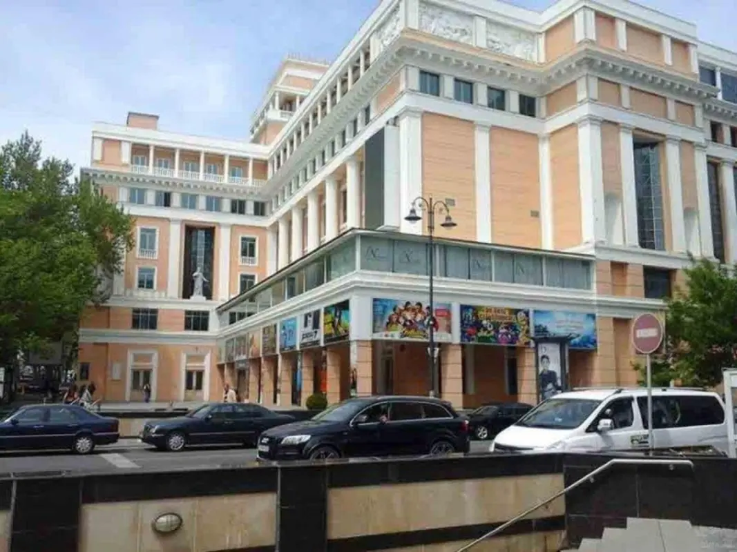 Kirayə verilir 3 otaqlı mənzil 143 m²