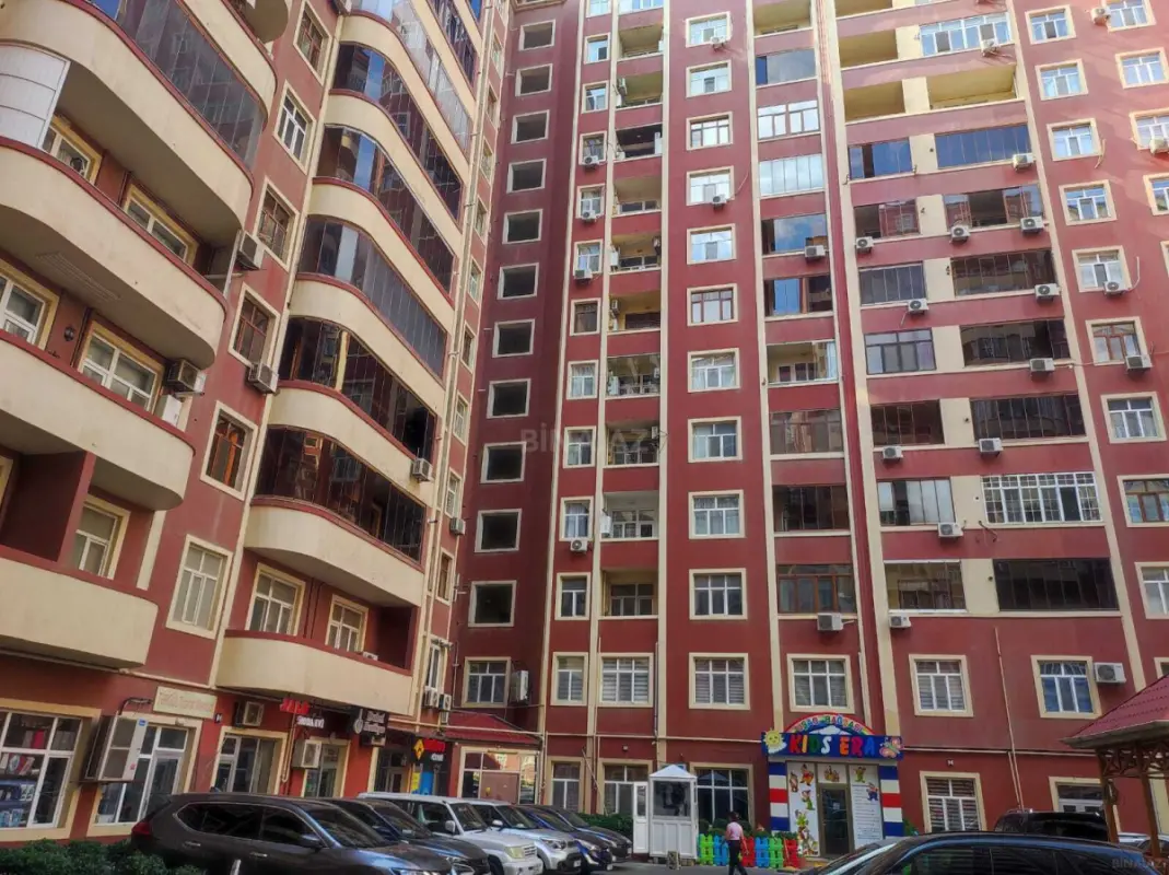 Satılır 4 otaqlı mənzil 150 m²