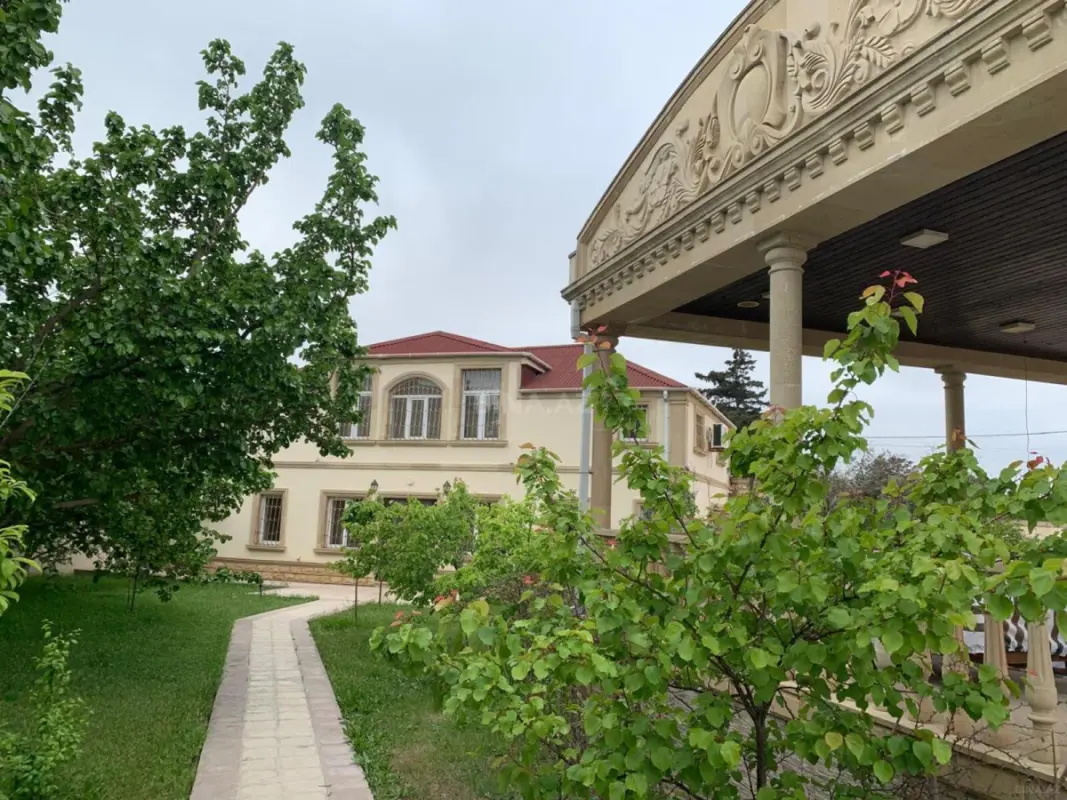 Satılır 6 otaqlı həyət evi 500 m²