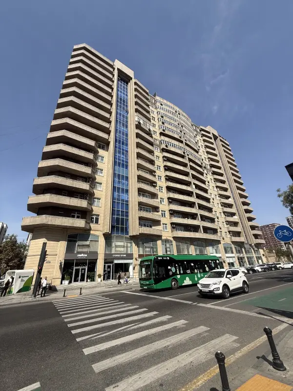 Satılır 3 otaqlı mənzil 170 m²