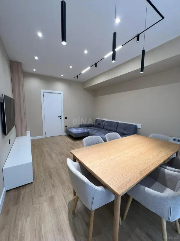 Satılır 4 otaqlı mənzil 185 m²