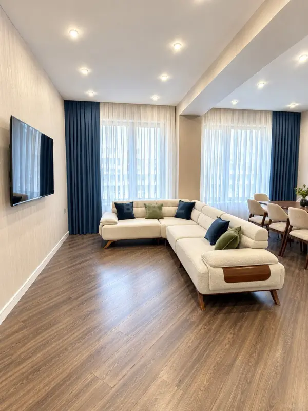 Kirayə verilir 3 otaqlı mənzil 155 m²