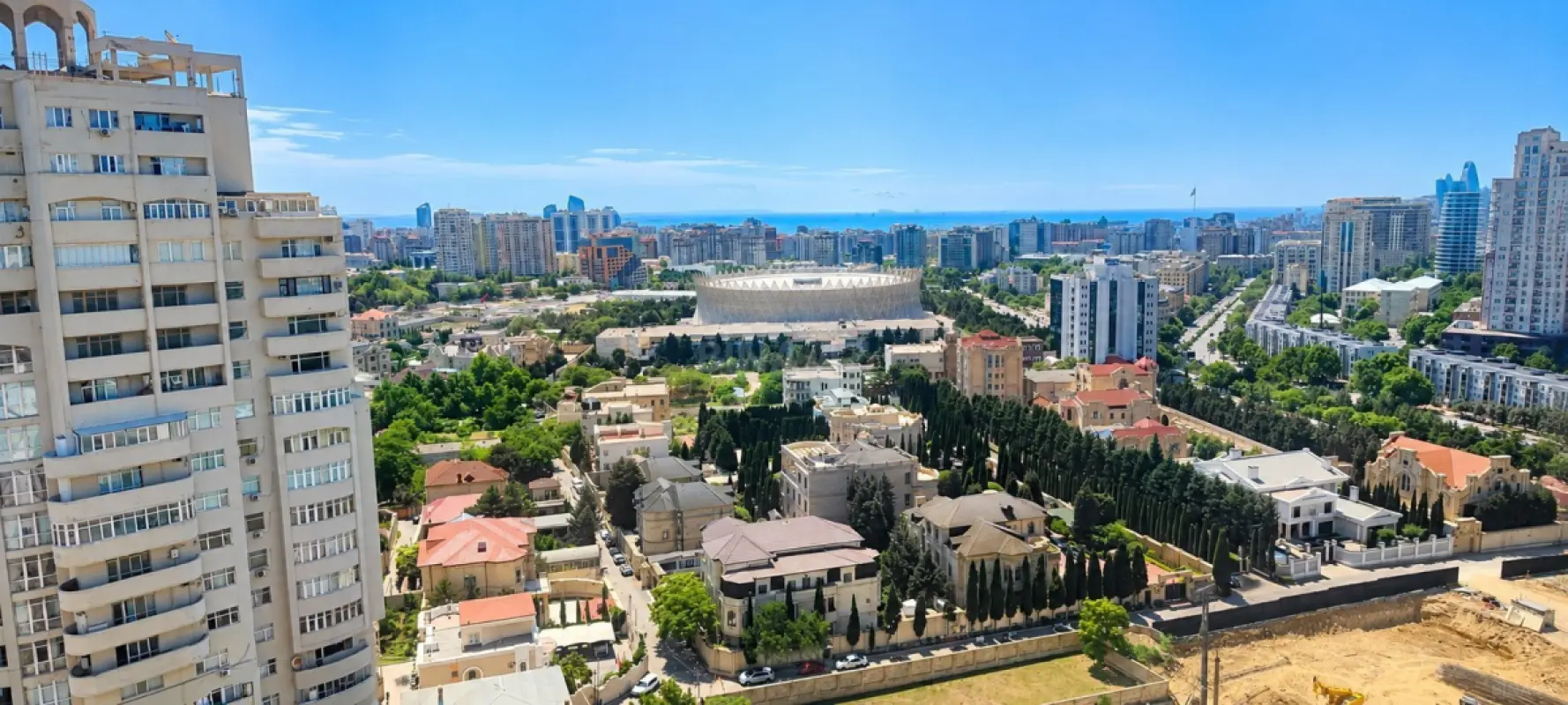 Satılır 4 otaqlı mənzil 156 m²