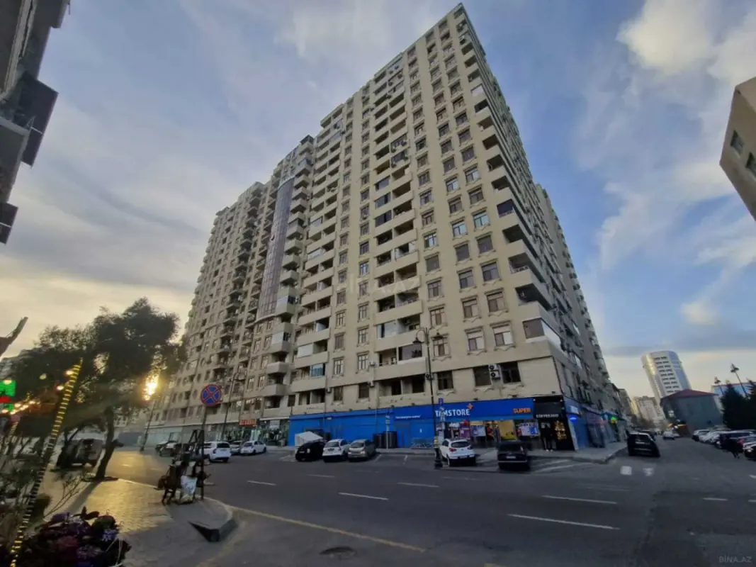 Satılır 3 otaqlı mənzil 144 m²