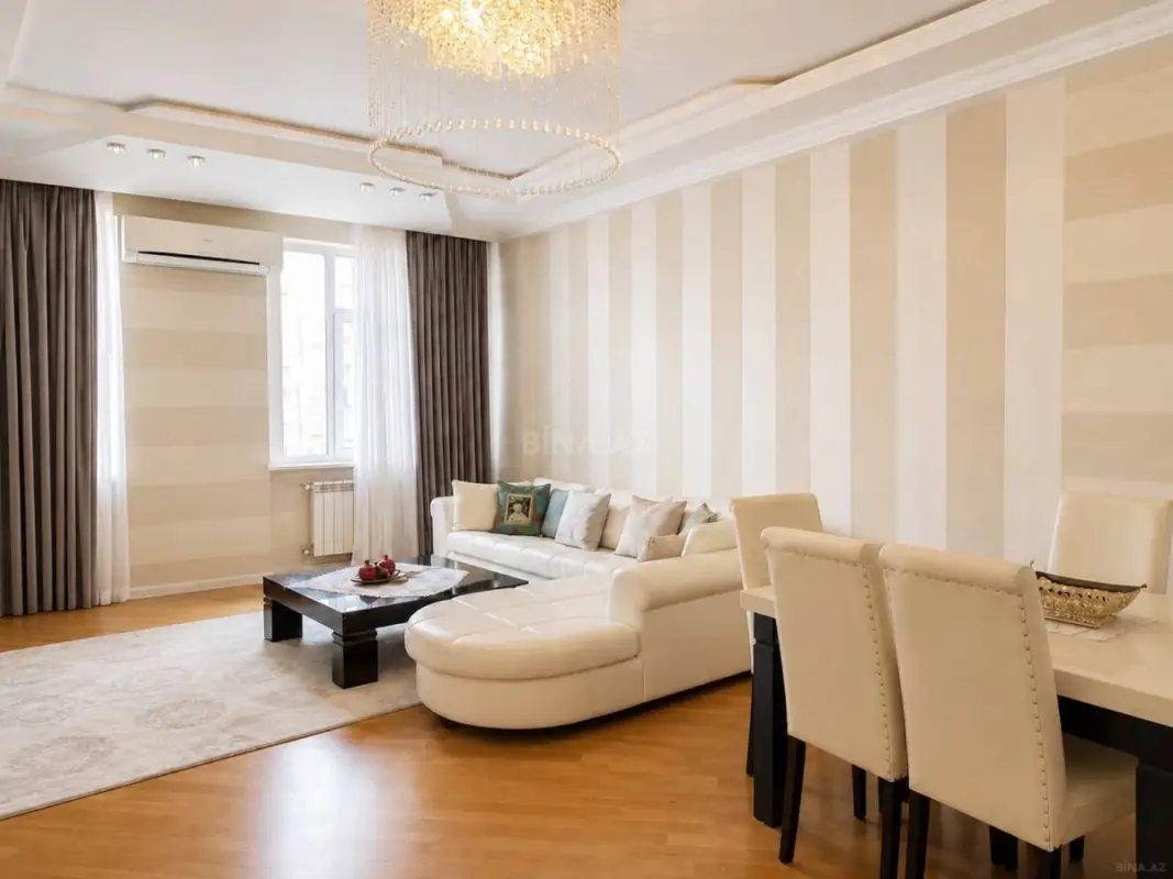 Satılır 3 otaqlı mənzil 135 m²