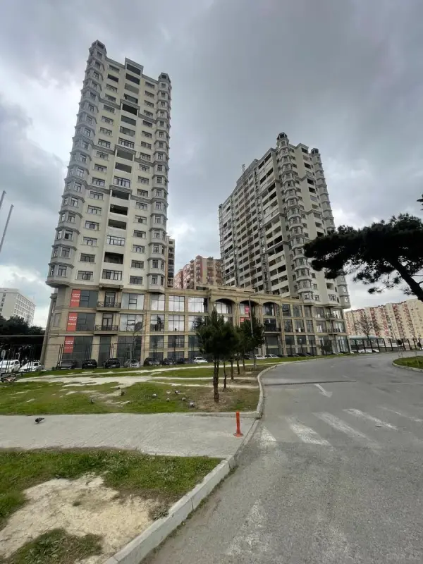 Satılır 2 otaqlı mənzil 93 m²
