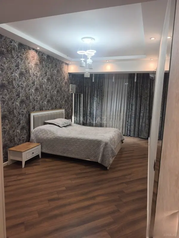 Satılır 4 otaqlı mənzil 135 m²