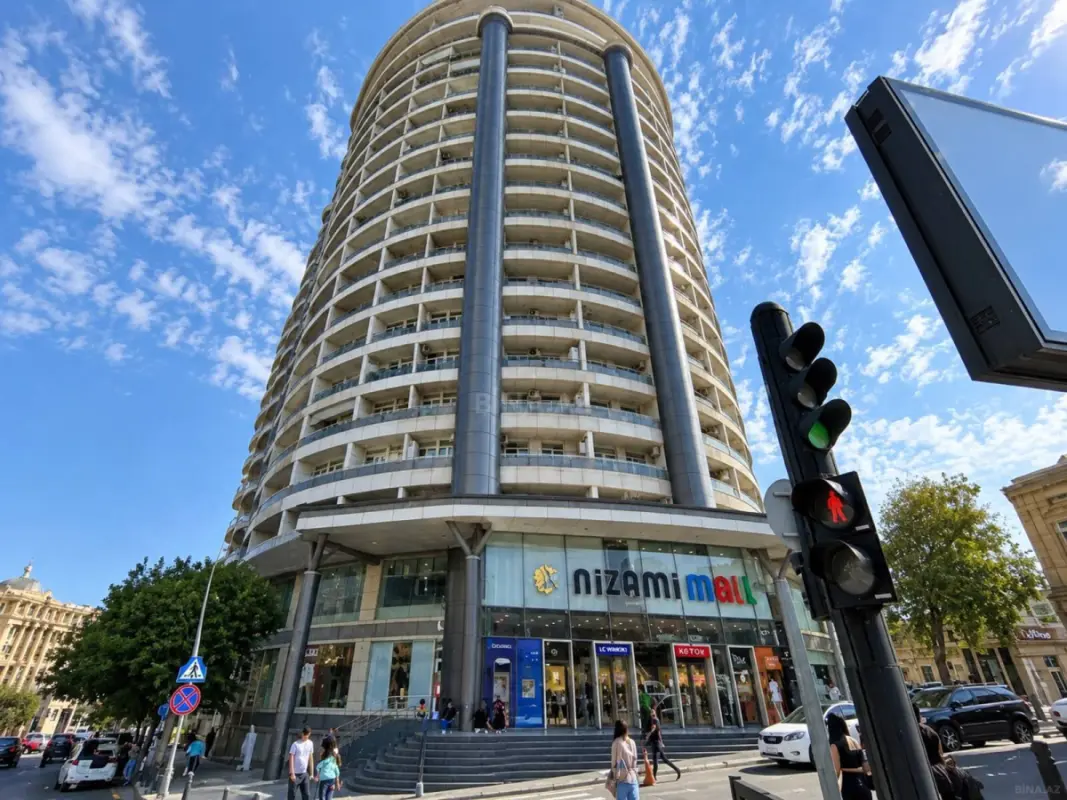 Satılır 3 otaqlı mənzil 123 m²