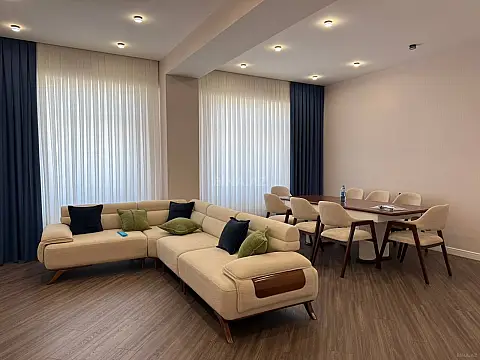 Kirayə verilir 3 otaqlı mənzil 135 m² — Bakı 3 otaq 135.00 m²