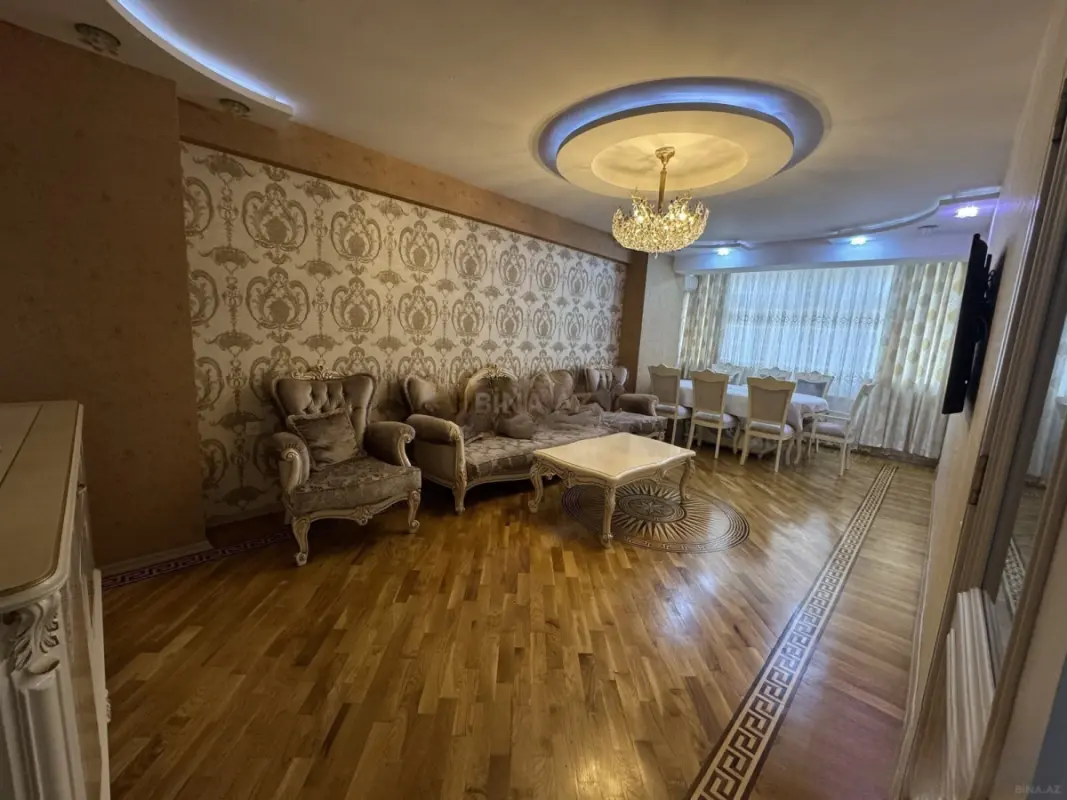Satılır 3 otaqlı mənzil 130 m²