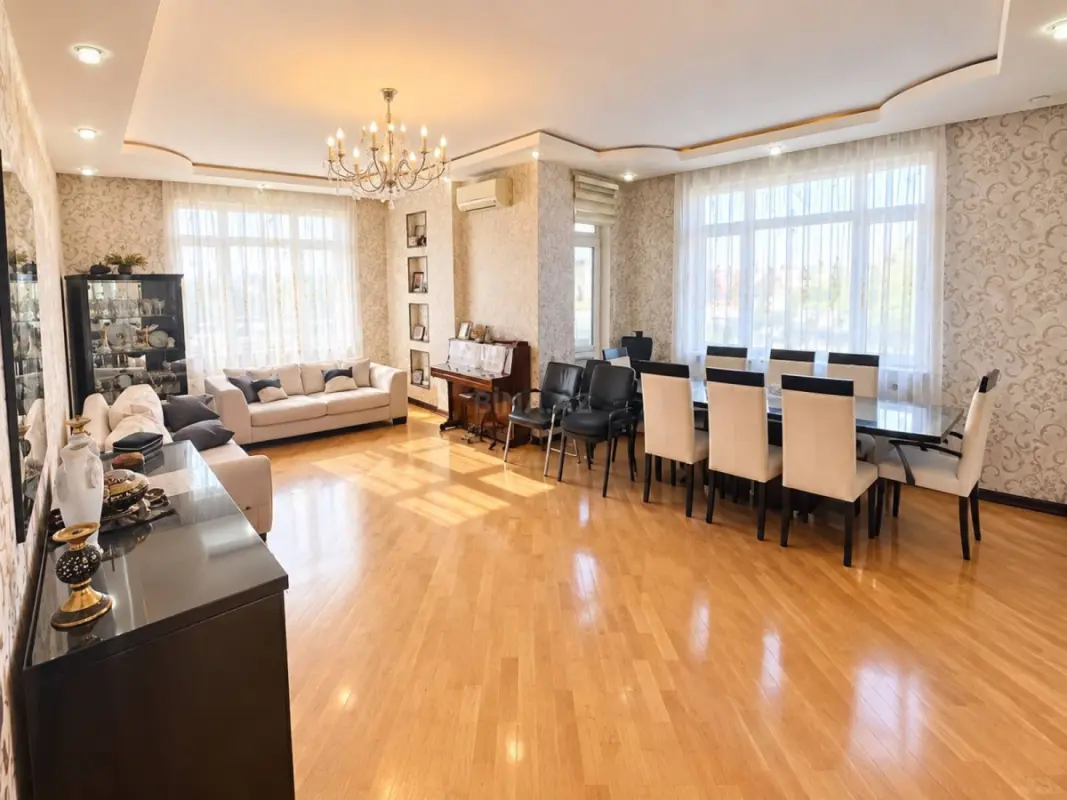 Satılır 3 otaqlı mənzil 131 m²