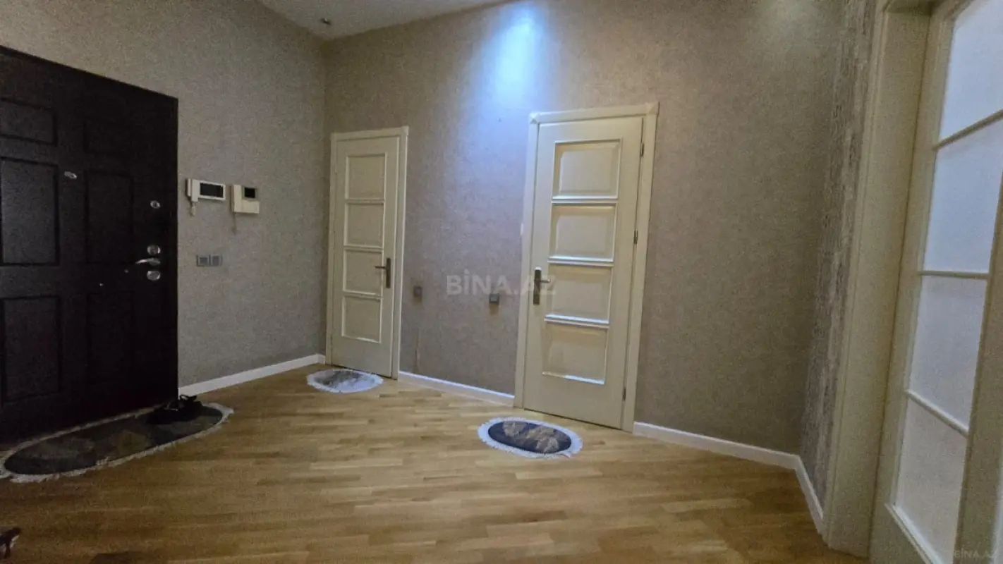 Satılır 3 otaqlı mənzil 165 m²
