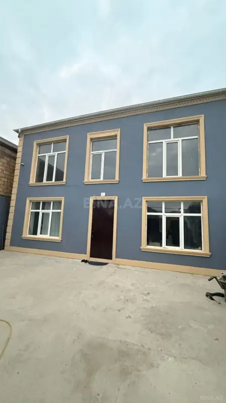 Satılır 8 otaqlı həyət evi 220 m²