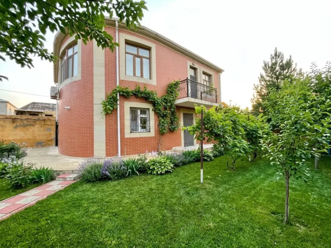 Satılır 4 otaqlı həyət evi 176 m²