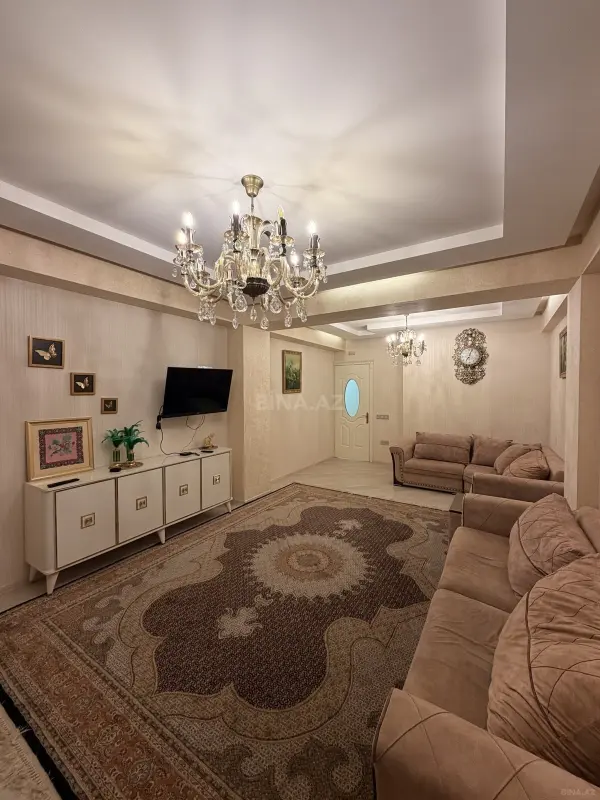 Satılır 4 otaqlı mənzil 120 m²