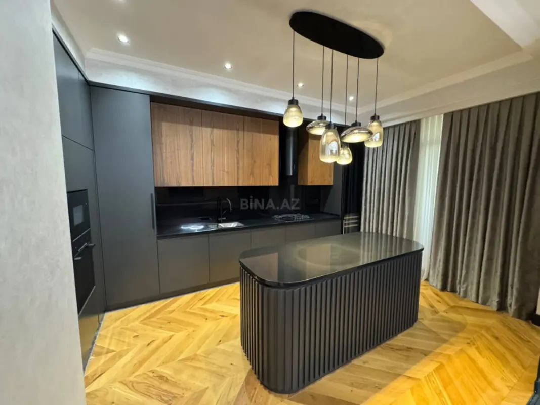 Kirayə verilir 3 otaqlı mənzil 140 m²