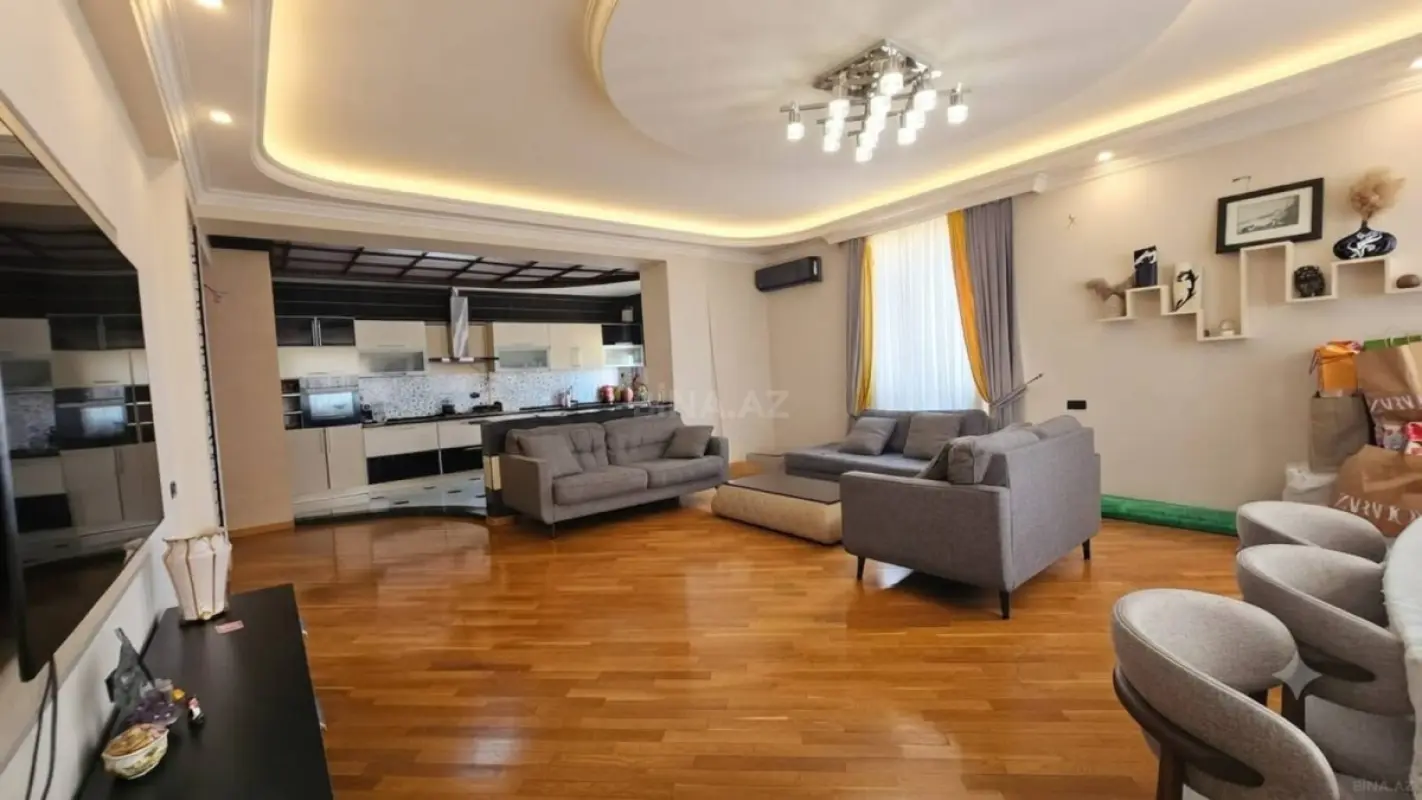 Satılır 3 otaqlı mənzil 140 m²
