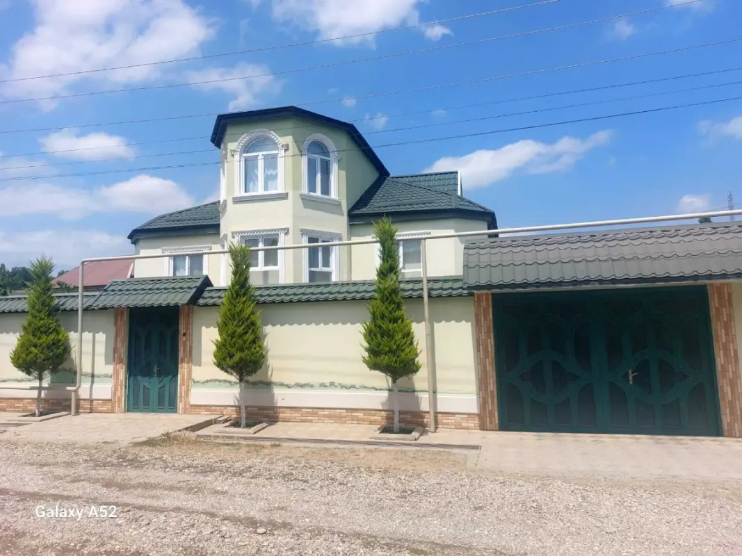 Satılır 10 otaqlı həyət evi 230 m²