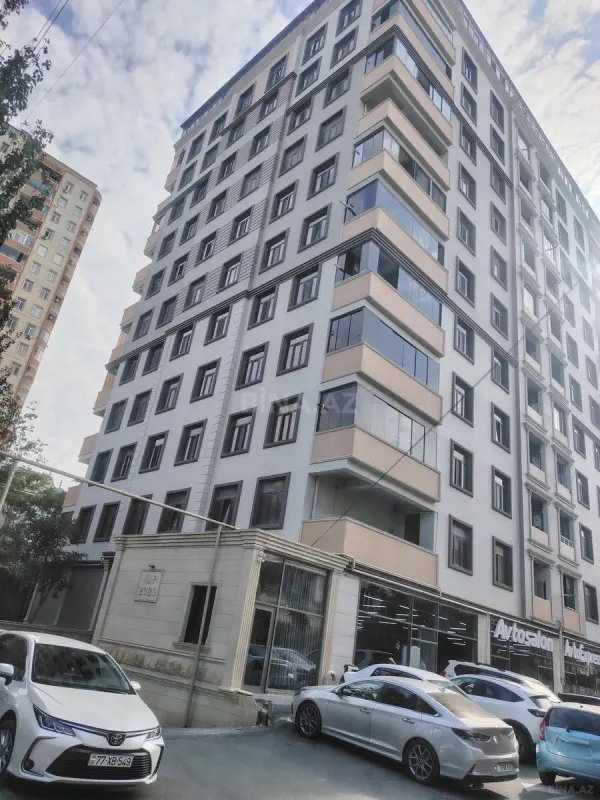 Satılır 4 otaqlı mənzil 143 m²