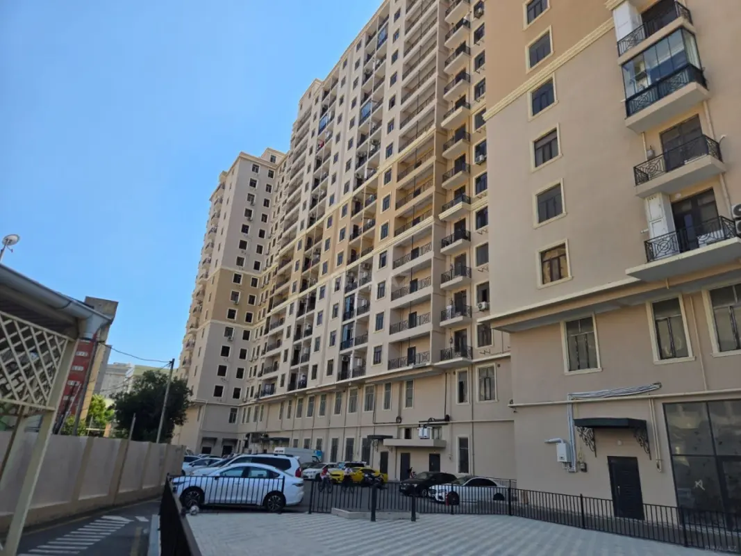 Satılır 3 otaqlı mənzil 140 m²