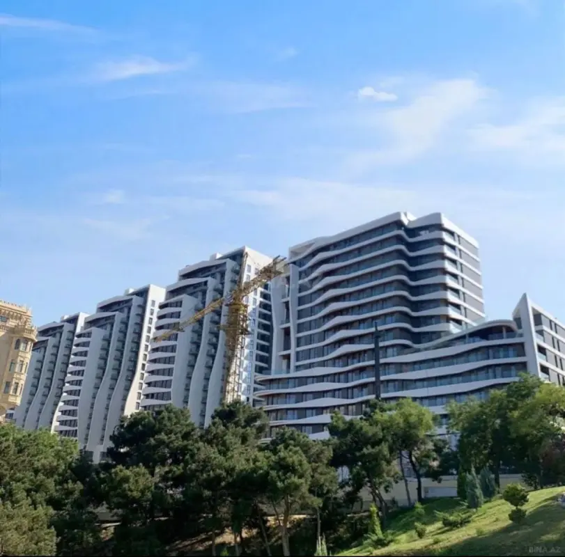 Satılır 3 otaqlı mənzil 165 m²