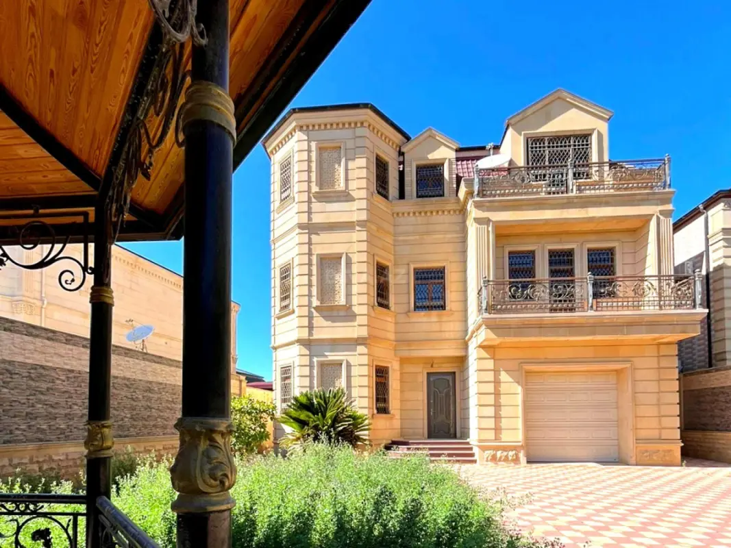 Satılır 7 otaqlı həyət evi 529.7 m²