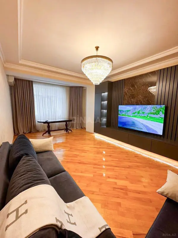 Satılır 3 otaqlı mənzil 142 m²