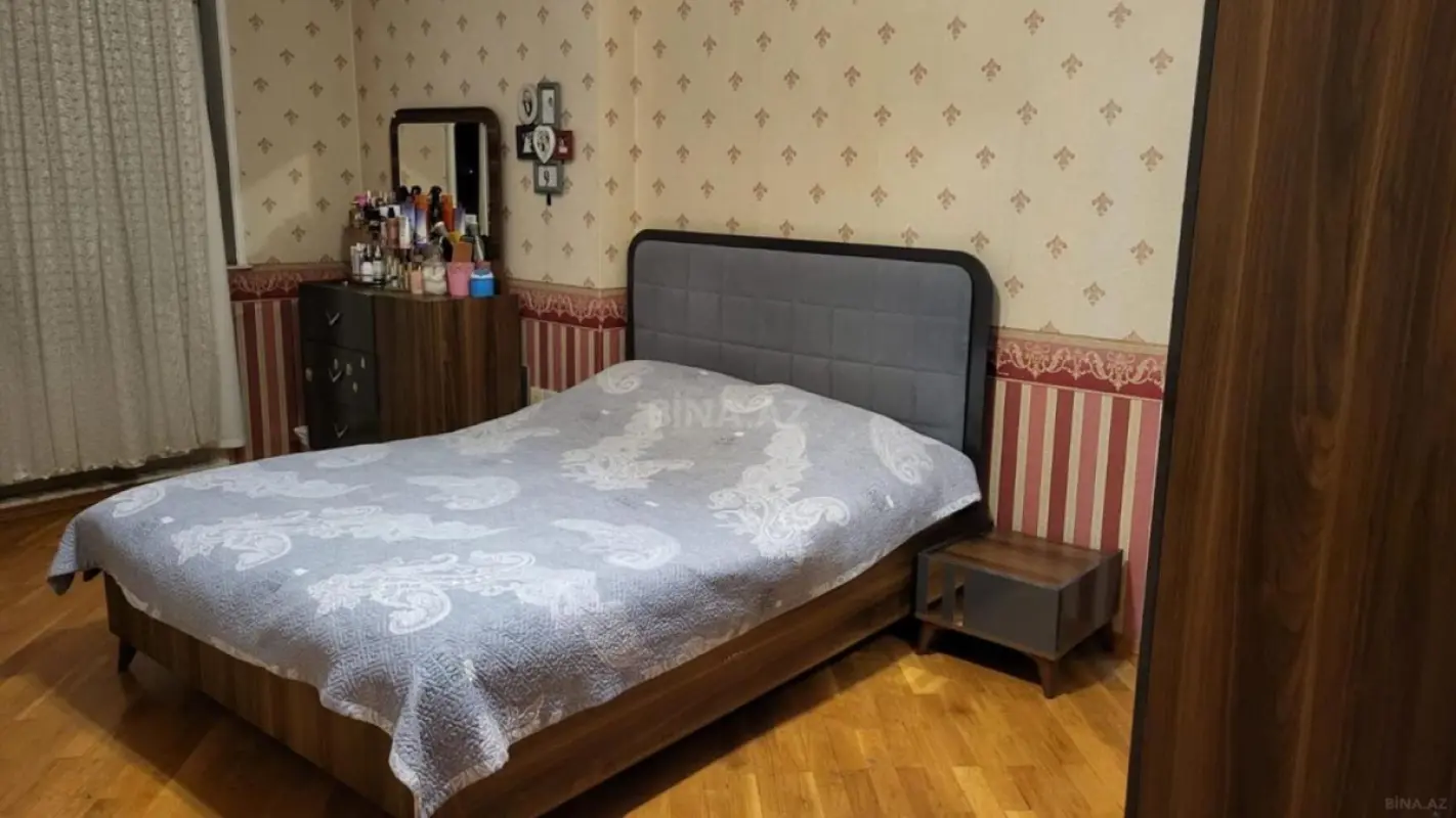 Kirayə verilir 2 otaqlı mənzil 105 m²