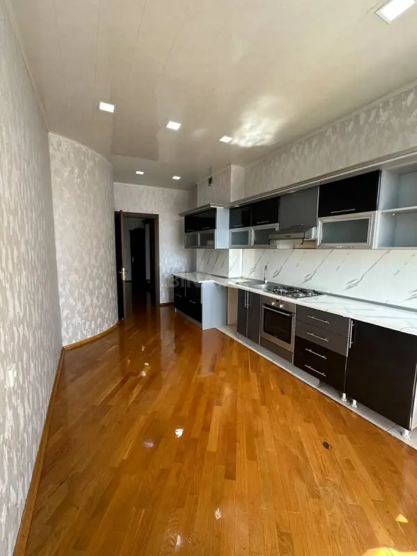 Satılır 3 otaqlı mənzil 150 m²